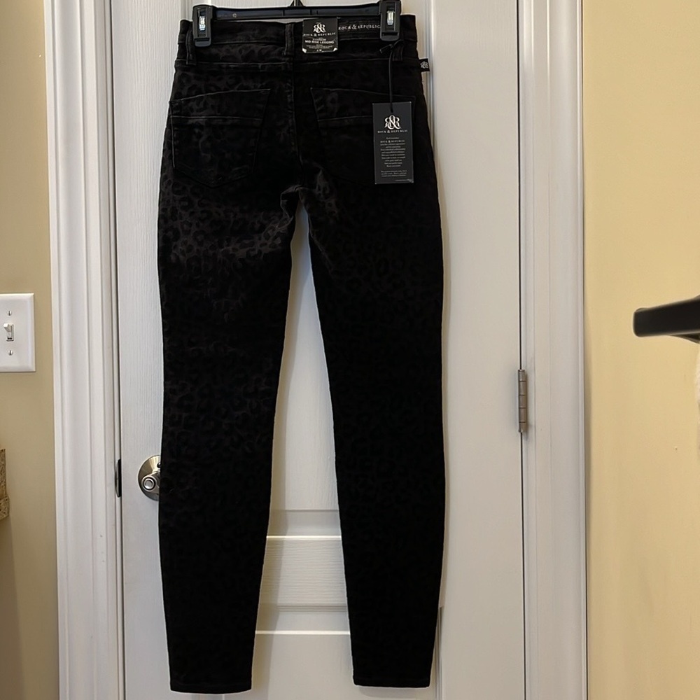 🆕 Rock & Republic Kashmiere Black Leopard Flocked Mid-Rise Legging-IRREGULAR - Picture 3 of 13